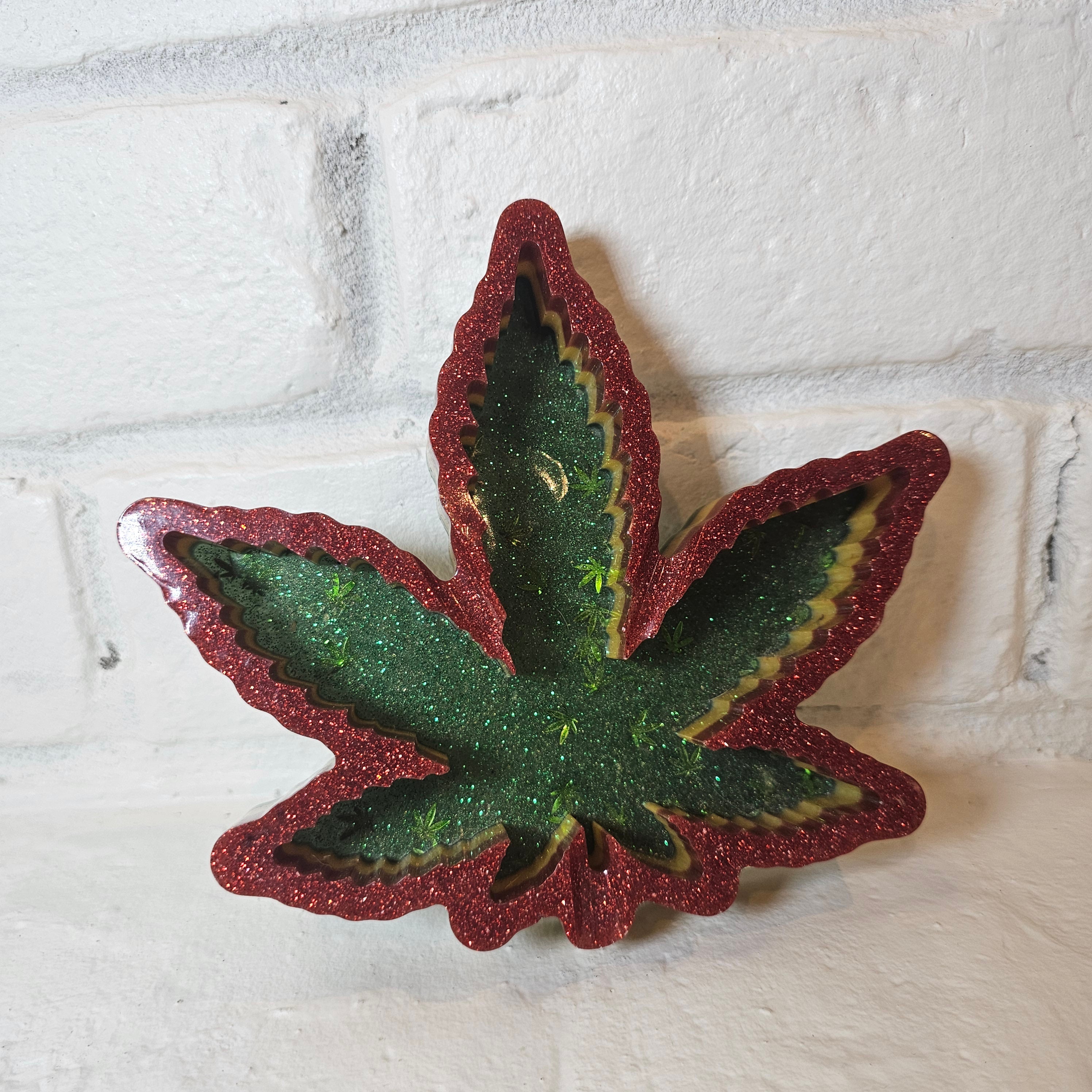Rastafarian Weed Leaf Ashtray🍃