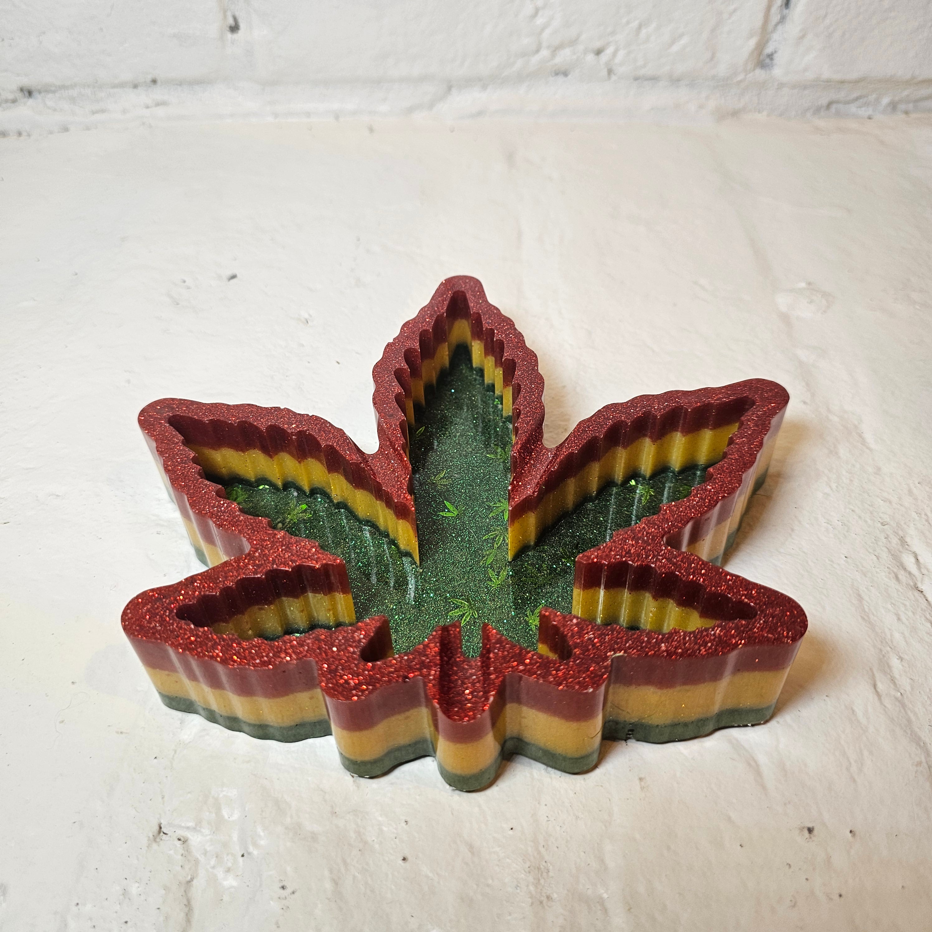 Rastafarian Weed Leaf Ashtray🍃