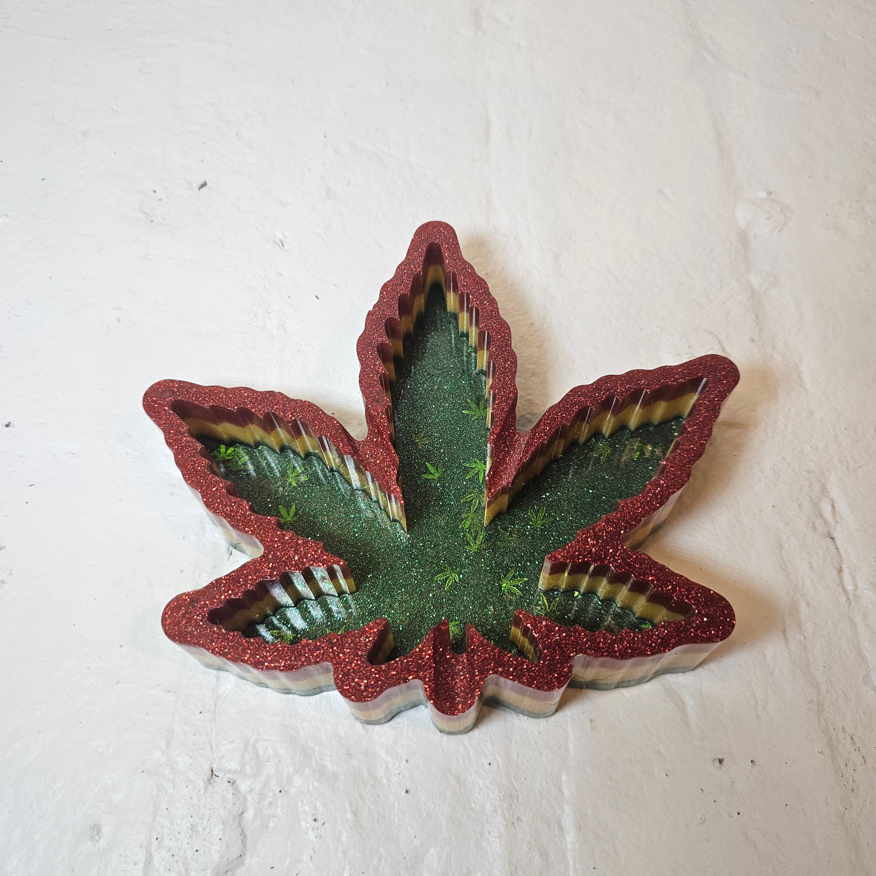 Rastafarian Weed Leaf Ashtray🍃